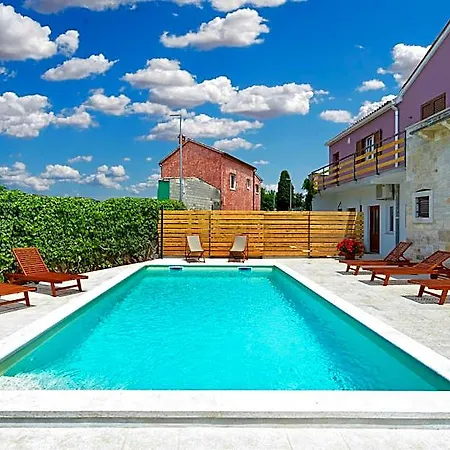 House 2136 فندق
