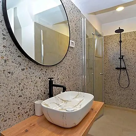 House 2136 فودنيان