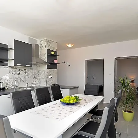 House 2136 فندق 3*