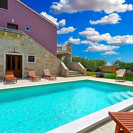 House 2136 فندق