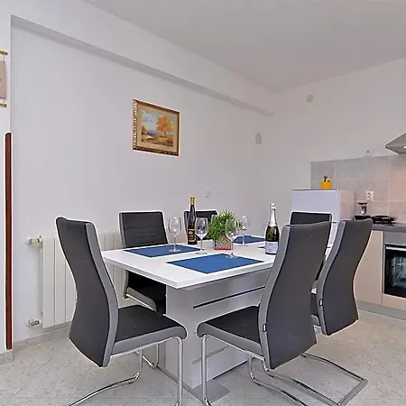 House 2136 فودنيان