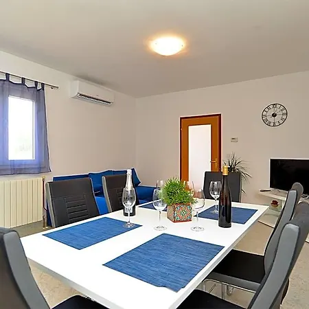 House 2136 3*
