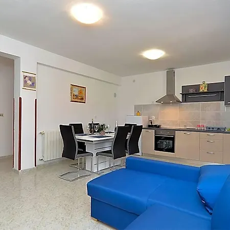 House 2136 فودنيان